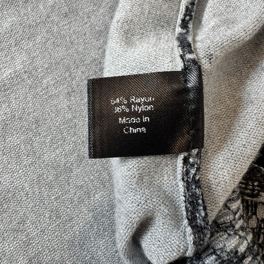Lane Bryant Sweater Womens 22/24 Gray Black Floral Lace Print V-Neck‎ Pullover - Picture 6 of 6